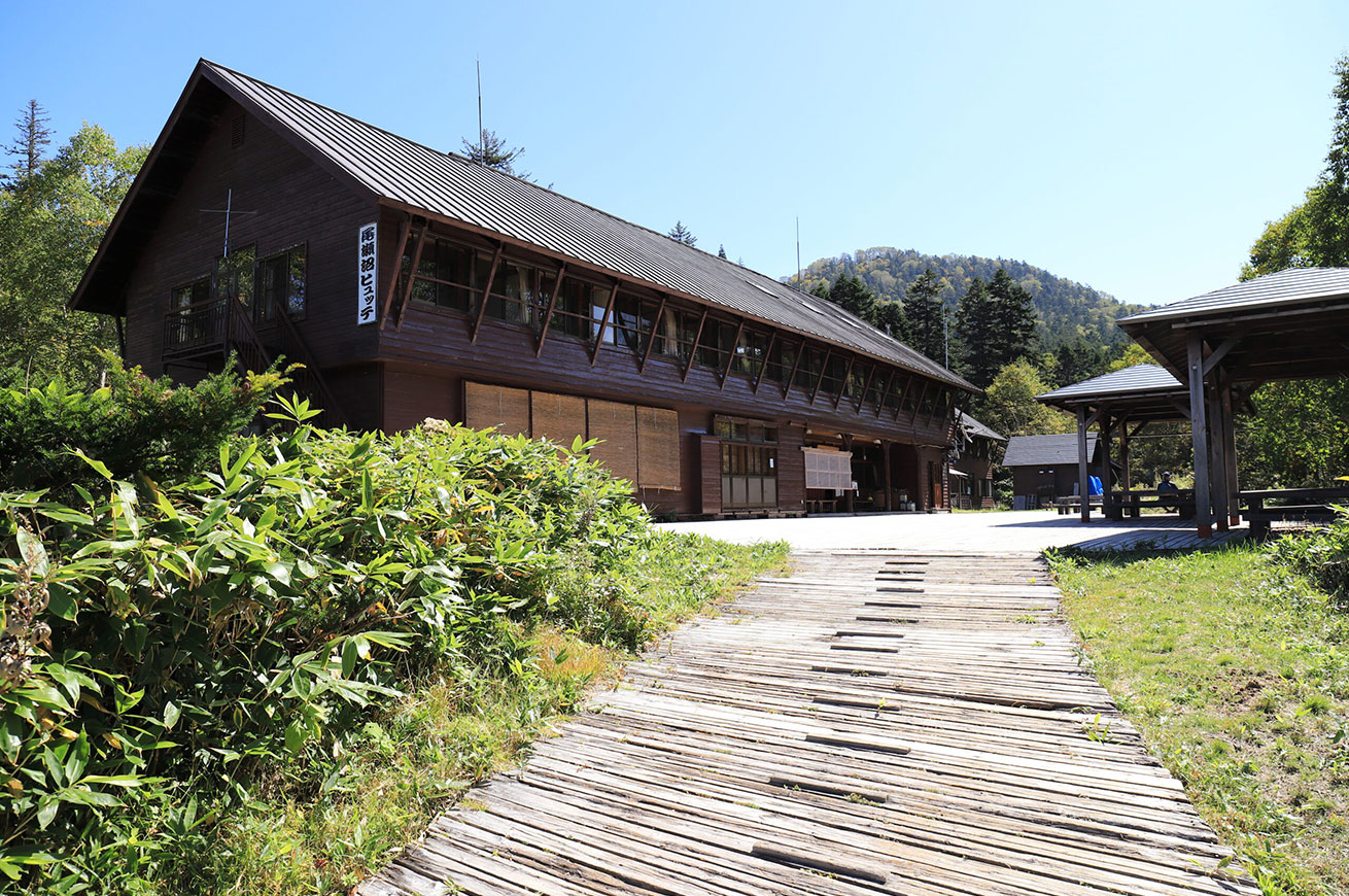 The lakeside area is rich with scenic spots and attractions.