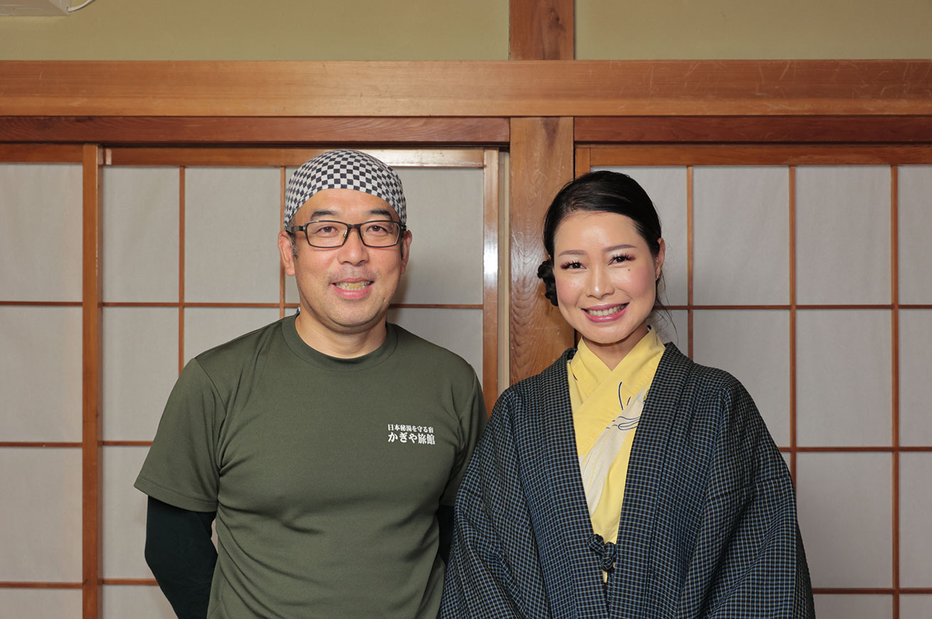 A friendly photo with the kind-hearted owner