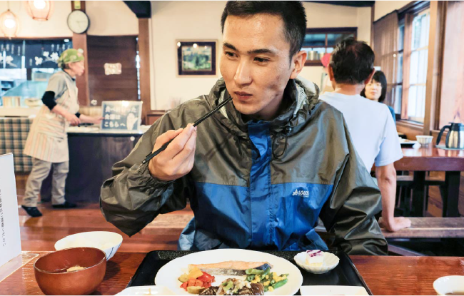 2:00PM Arrvive at Mountain Hut img01